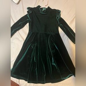 beautiful in good condition 4/5 emerald green color